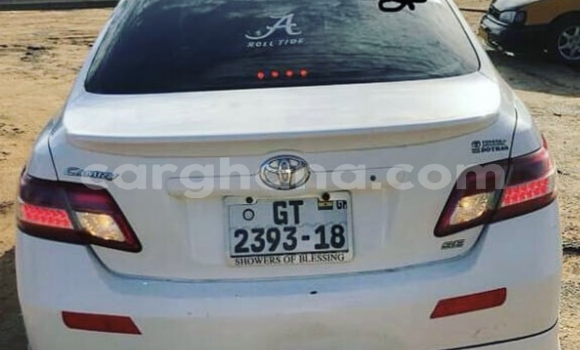 Sayi Na hannu Toyota Camry White Mota in Accra a Greater Accra Sayi Na hannu Toyota Camry White Mota in Accra a Greater Accra