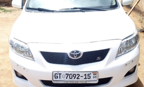 Ra Àlòkù Toyota Corolla funfun Ọkọ̀ in Accra ni Greater Accra