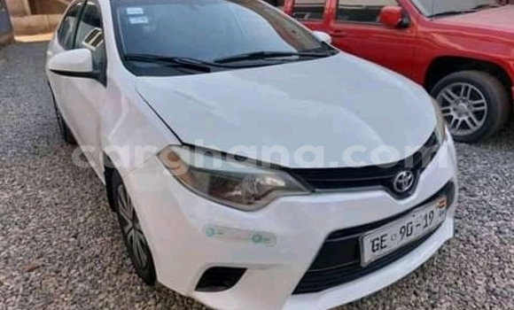 Sayi Na hannu Toyota Corolla White Mota in Accra a Greater Accra Sayi Na hannu Toyota Corolla White Mota in Accra a Greater Accra