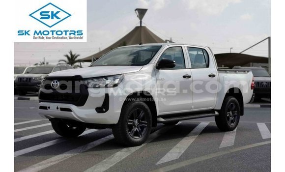 Buy Import Toyota Hilux White Car in Import - Dubai in Ashanti