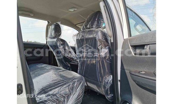 Sayi Imported Toyota Hilux White Mota in Import - Dubai a Ashanti Sayi Imported Toyota Hilux White Mota in Import - Dubai a Ashanti