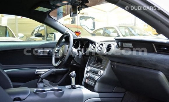 Ra Imported Ford Mustang funfun Ọkọ̀ in Import - Dubai ni Ashanti Ra Imported Ford Mustang funfun Ọkọ̀ in Import - Dubai ni Ashanti