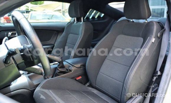 Ra Imported Ford Mustang funfun Ọkọ̀ in Import - Dubai ni Ashanti Ra Imported Ford Mustang funfun Ọkọ̀ in Import - Dubai ni Ashanti