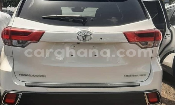 Sayi Na hannu Toyota Highlander White Mota in Accra a Greater Accra Sayi Na hannu Toyota Highlander White Mota in Accra a Greater Accra