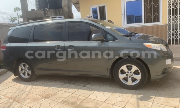Sayi Na hannu Toyota Sienna Green Mota in Accra a Greater Accra