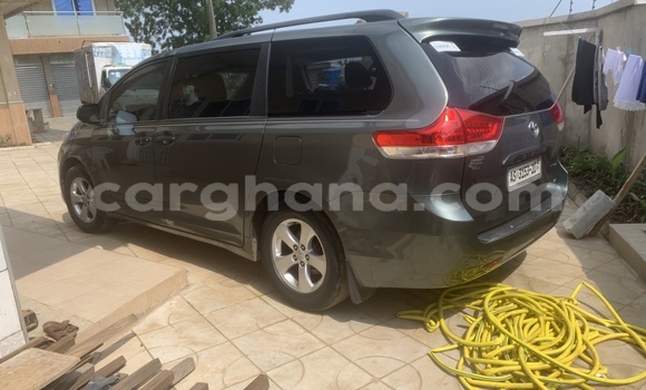 Sayi Na hannu Toyota Sienna Green Mota in Accra a Greater Accra Sayi Na hannu Toyota Sienna Green Mota in Accra a Greater Accra