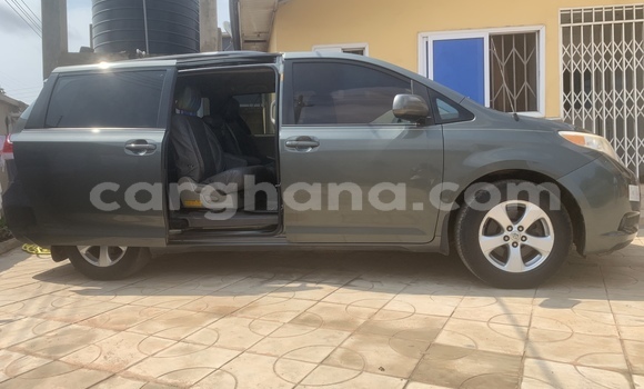 Sayi Na hannu Toyota Sienna Green Mota in Accra a Greater Accra Sayi Na hannu Toyota Sienna Green Mota in Accra a Greater Accra