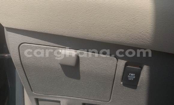 Sayi Na hannu Toyota Sienna Green Mota in Accra a Greater Accra Sayi Na hannu Toyota Sienna Green Mota in Accra a Greater Accra