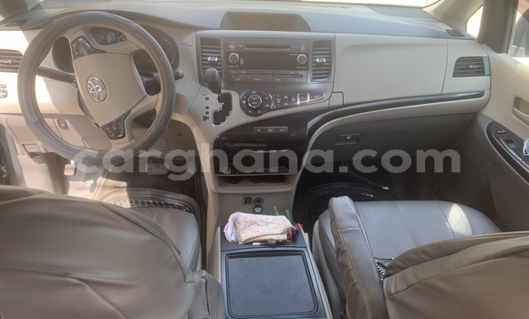 Sayi Na hannu Toyota Sienna Green Mota in Accra a Greater Accra Sayi Na hannu Toyota Sienna Green Mota in Accra a Greater Accra