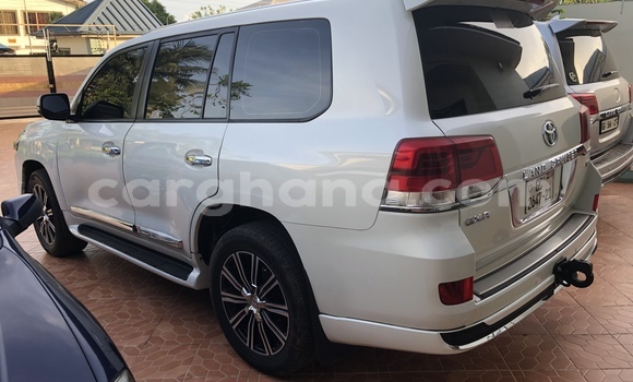 Sayi Na hannu Toyota Land Cruiser White Mota in Accra a Greater Accra Sayi Na hannu Toyota Land Cruiser White Mota in Accra a Greater Accra