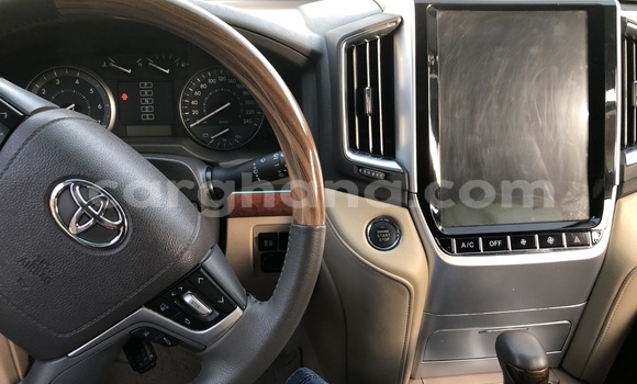 Sayi Na hannu Toyota Land Cruiser White Mota in Accra a Greater Accra Sayi Na hannu Toyota Land Cruiser White Mota in Accra a Greater Accra
