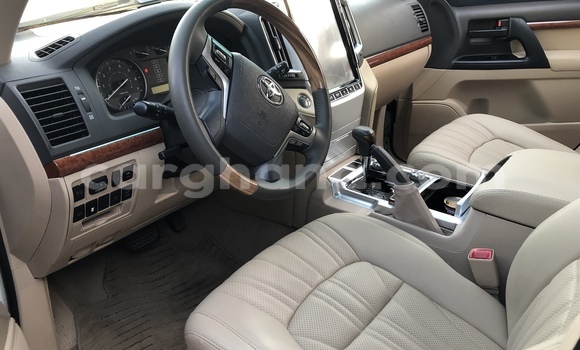 Sayi Na hannu Toyota Land Cruiser White Mota in Accra a Greater Accra Sayi Na hannu Toyota Land Cruiser White Mota in Accra a Greater Accra