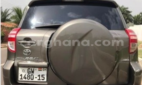 Sayi Na hannu Toyota RAV4 Brown Mota in Accra a Greater Accra
