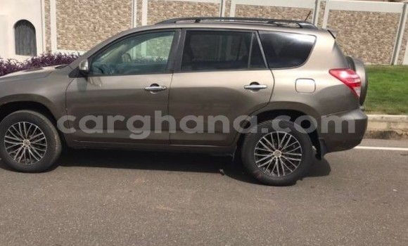 Sayi Na hannu Toyota RAV4 Brown Mota in Accra a Greater Accra Sayi Na hannu Toyota RAV4 Brown Mota in Accra a Greater Accra