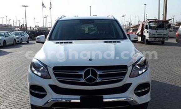 Ra Àlòkù Mercedes‒Benz GLE funfun Ọkọ̀ in Accra ni Greater Accra