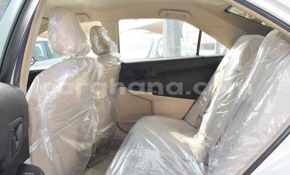 Buy Used Toyota Camry White Car in Accra in Greater Accra Buy Used Toyota Camry White Car in Accra in Greater Accra