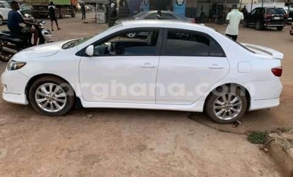 Sayi Na hannu Toyota Corolla White Mota in Accra a Greater Accra Sayi Na hannu Toyota Corolla White Mota in Accra a Greater Accra