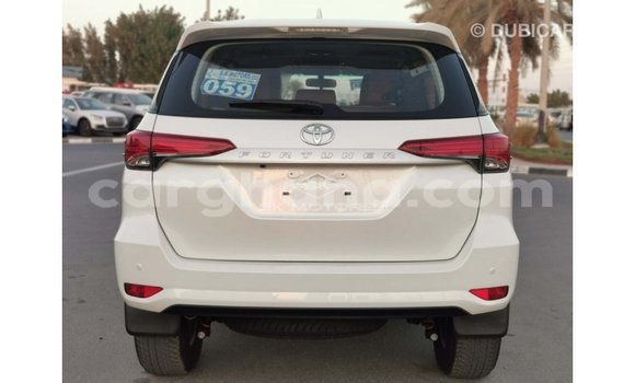 Sayi Imported Toyota Fortuner White Mota in Import - Dubai a Ashanti Sayi Imported Toyota Fortuner White Mota in Import - Dubai a Ashanti
