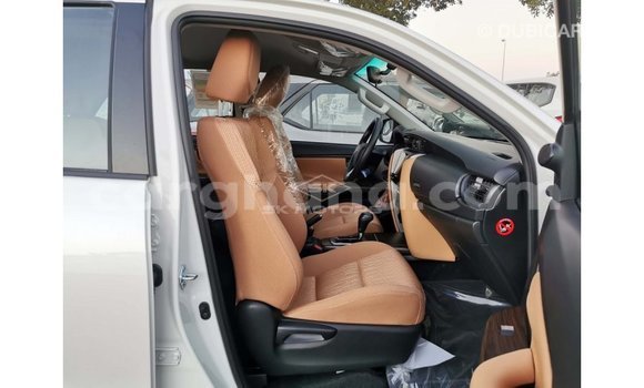Sayi Imported Toyota Fortuner White Mota in Import - Dubai a Ashanti Sayi Imported Toyota Fortuner White Mota in Import - Dubai a Ashanti