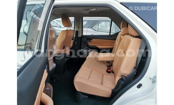 Sayi Imported Toyota Fortuner White Mota in Import - Dubai a Ashanti Sayi Imported Toyota Fortuner White Mota in Import - Dubai a Ashanti