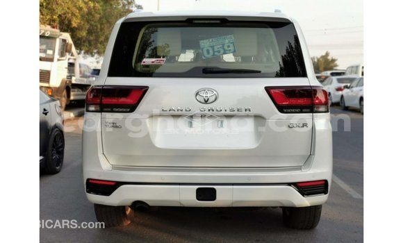 Ra Imported Toyota Land Cruiser funfun Ọkọ̀ in Import - Dubai ni Ashanti Ra Imported Toyota Land Cruiser funfun Ọkọ̀ in Import - Dubai ni Ashanti