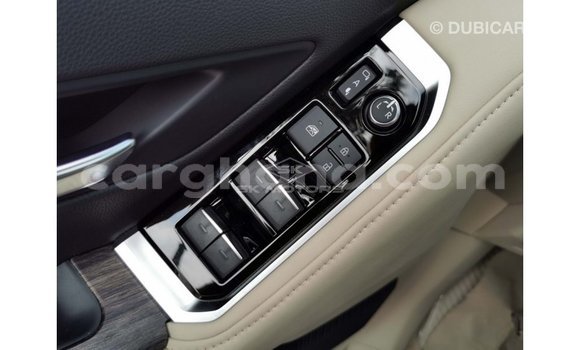 Sayi Imported Toyota Land Cruiser White Mota in Import - Dubai a Ashanti Sayi Imported Toyota Land Cruiser White Mota in Import - Dubai a Ashanti