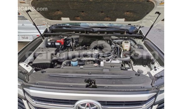 Sayi Imported Toyota Land Cruiser White Mota in Import - Dubai a Ashanti Sayi Imported Toyota Land Cruiser White Mota in Import - Dubai a Ashanti