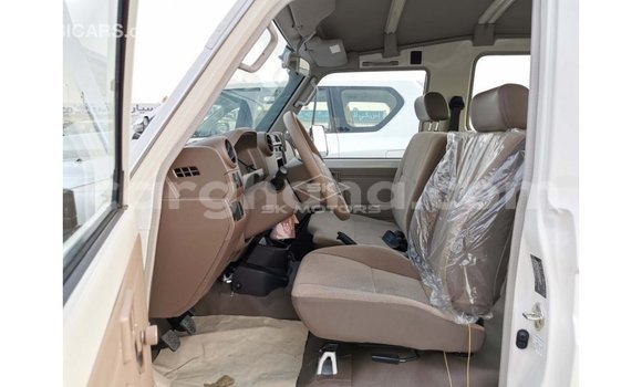 Buy Import Toyota Land Cruiser White Car in Import - Dubai in Ashanti Buy Import Toyota Land Cruiser White Car in Import - Dubai in Ashanti