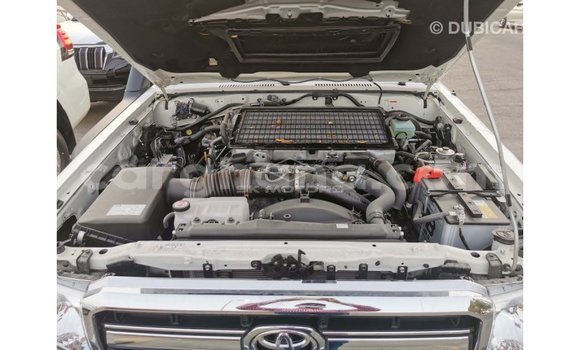 Buy Import Toyota Land Cruiser White Car in Import - Dubai in Ashanti Buy Import Toyota Land Cruiser White Car in Import - Dubai in Ashanti
