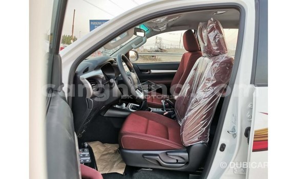 Sayi Imported Toyota Hilux White Mota in Import - Dubai a Ashanti Sayi Imported Toyota Hilux White Mota in Import - Dubai a Ashanti