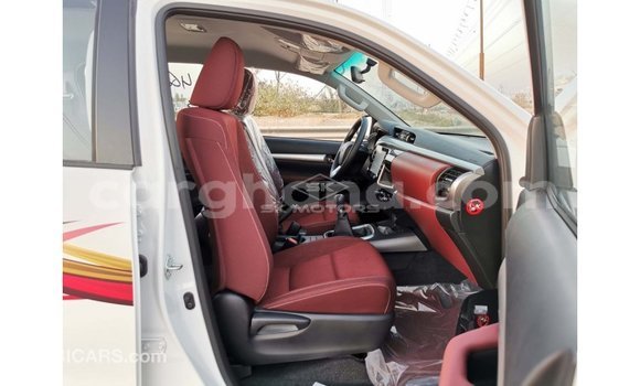 Sayi Imported Toyota Hilux White Mota in Import - Dubai a Ashanti Sayi Imported Toyota Hilux White Mota in Import - Dubai a Ashanti