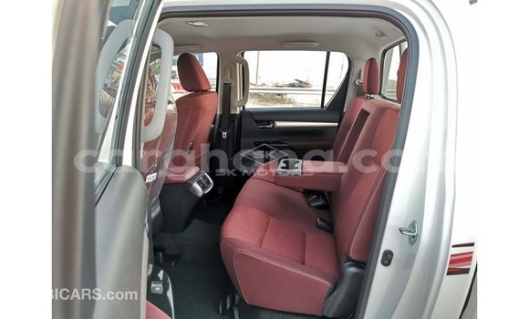 Sayi Imported Toyota Hilux White Mota in Import - Dubai a Ashanti Sayi Imported Toyota Hilux White Mota in Import - Dubai a Ashanti