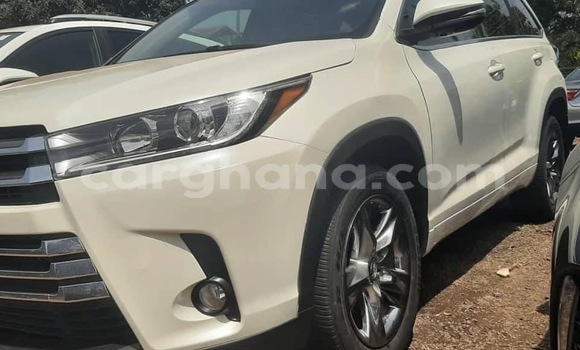 Sayi Na hannu Toyota Corolla White Mota in Accra a Greater Accra Sayi Na hannu Toyota Corolla White Mota in Accra a Greater Accra