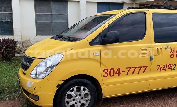 Ra Àlòkù Hyundai Grand Starex Miiran Ọkọ̀ in Accra ni Greater Accra