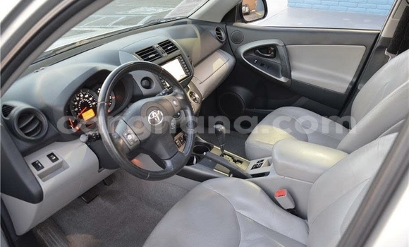 Ra Àlòkù Toyota RAV4 Silver Ọkọ̀ in Tema ni Greater Accra Ra Àlòkù Toyota RAV4 Silver Ọkọ̀ in Tema ni Greater Accra