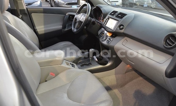 Ra Àlòkù Toyota RAV4 Silver Ọkọ̀ in Tema ni Greater Accra Ra Àlòkù Toyota RAV4 Silver Ọkọ̀ in Tema ni Greater Accra