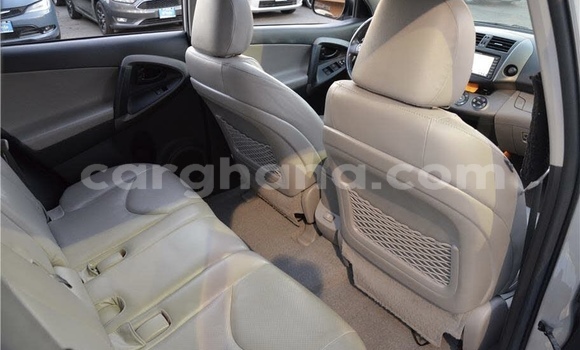 Ra Àlòkù Toyota RAV4 Silver Ọkọ̀ in Tema ni Greater Accra Ra Àlòkù Toyota RAV4 Silver Ọkọ̀ in Tema ni Greater Accra