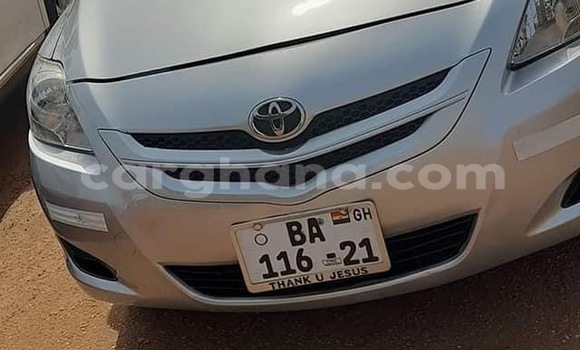 Sayi Na hannu Toyota Yaris Azurfa Mota in Tema a Greater Accra