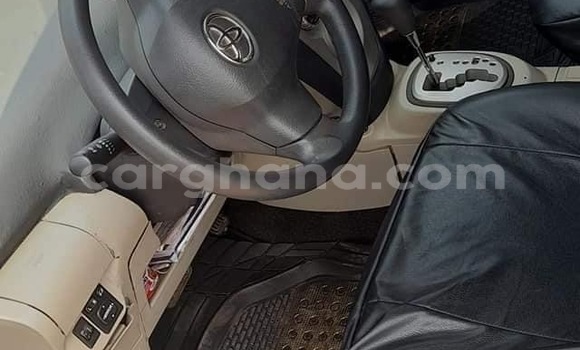 Sayi Na hannu Toyota Yaris Azurfa Mota in Tema a Greater Accra Sayi Na hannu Toyota Yaris Azurfa Mota in Tema a Greater Accra