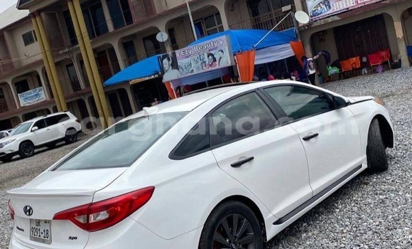 Ra Àlòkù Hyundai Sonata funfun Ọkọ̀ in Accra ni Greater Accra Ra Àlòkù Hyundai Sonata funfun Ọkọ̀ in Accra ni Greater Accra