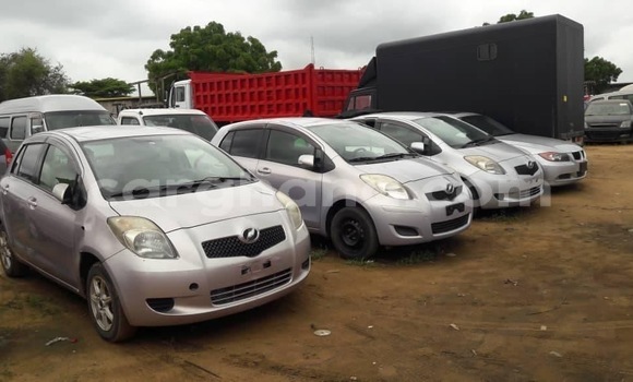 Sayi Na hannu Toyota Vitz Azurfa Mota in Accra a Greater Accra Sayi Na hannu Toyota Vitz Azurfa Mota in Accra a Greater Accra