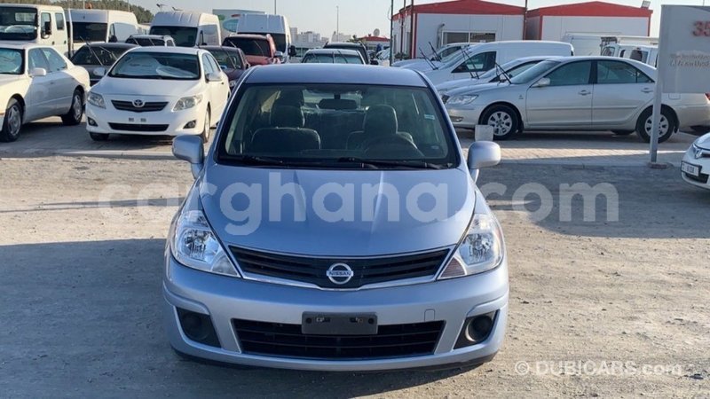 Big with watermark nissan versa ashanti import dubai 44121