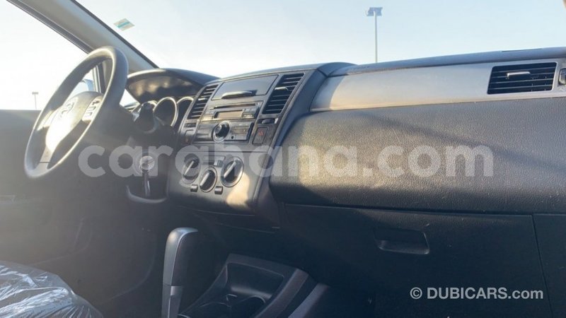 Big with watermark nissan versa ashanti import dubai 44121