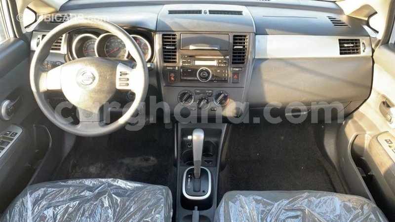 Big with watermark nissan versa ashanti import dubai 44121