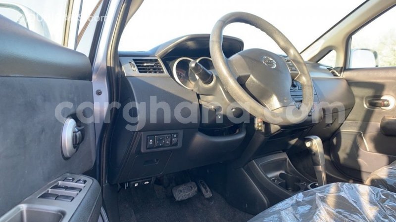 Big with watermark nissan versa ashanti import dubai 44121