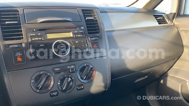 Big with watermark nissan versa ashanti import dubai 44121