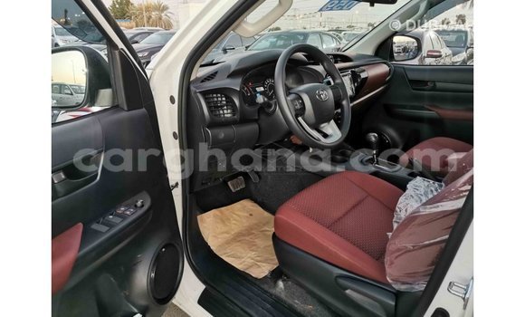 Sayi Imported Toyota Hilux White Mota in Import - Dubai a Ashanti Sayi Imported Toyota Hilux White Mota in Import - Dubai a Ashanti