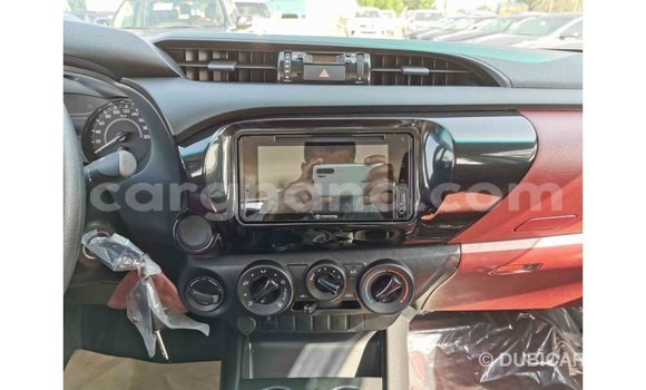 Sayi Imported Toyota Hilux White Mota in Import - Dubai a Ashanti Sayi Imported Toyota Hilux White Mota in Import - Dubai a Ashanti