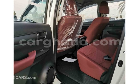 Sayi Imported Toyota Hilux White Mota in Import - Dubai a Ashanti Sayi Imported Toyota Hilux White Mota in Import - Dubai a Ashanti
