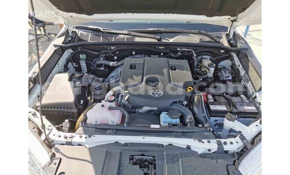 Sayi Imported Toyota Hilux White Mota in Import - Dubai a Ashanti Sayi Imported Toyota Hilux White Mota in Import - Dubai a Ashanti